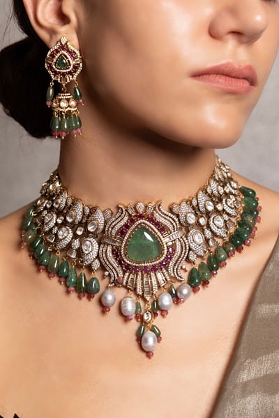 Green kundan embellished necklace set