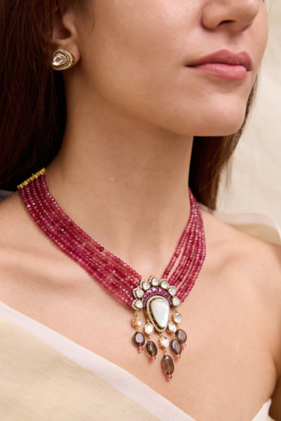 Maroon beaded necklace set
