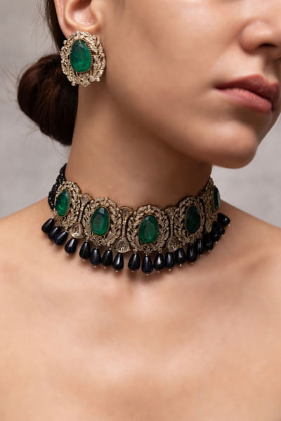 Green stone embellished choker set