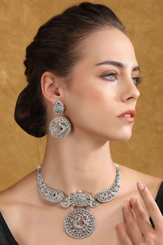 Auraa Trends