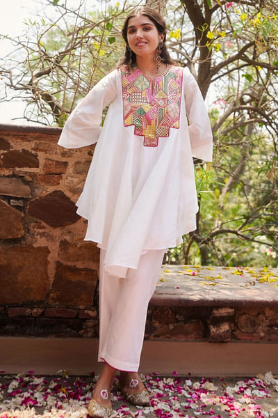 Off-white geometric embroidered kurta set