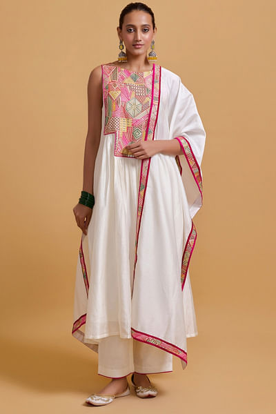 Off-white geometry embroidered kurta set