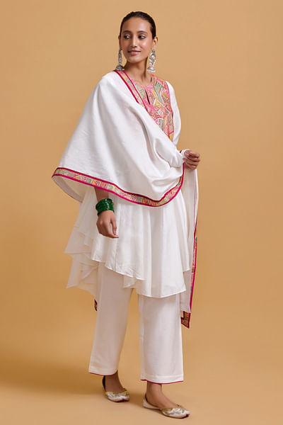 Off-white geometric embroidered dupatta