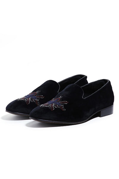 Black avian motif embroidered slip-ons