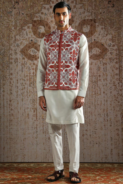 Red kashida embroidered kurta bundi set