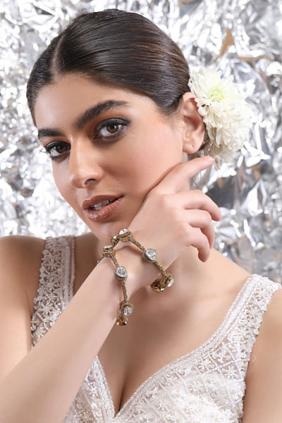 Gold kundan bangles