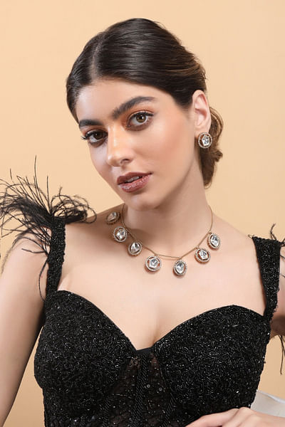 Gold kundan embellished necklace set