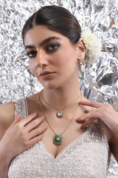 Emerald kundan necklace set