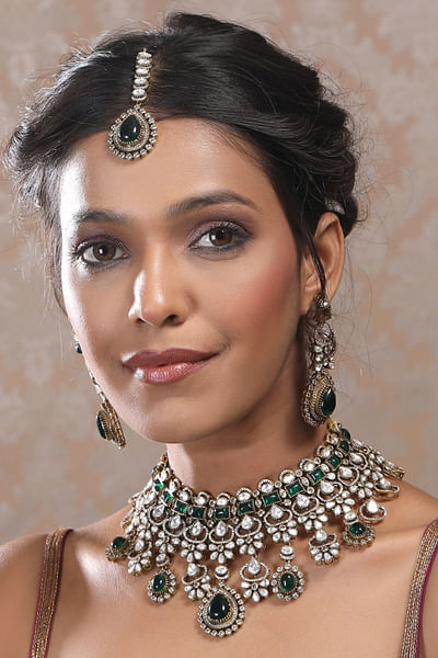 Green stone embellished necklace