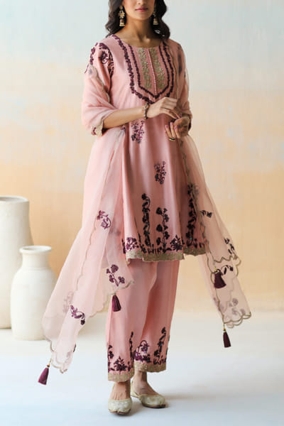 Aman Takyar Pink embroidered kurta set ATASEPT2201