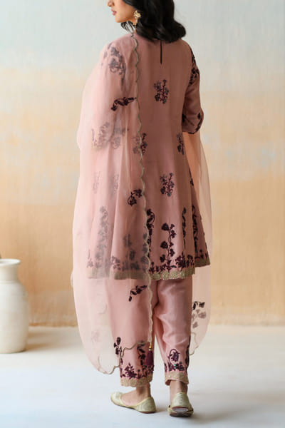 Aman Takyar Pink embroidered kurta set ATASEPT2201