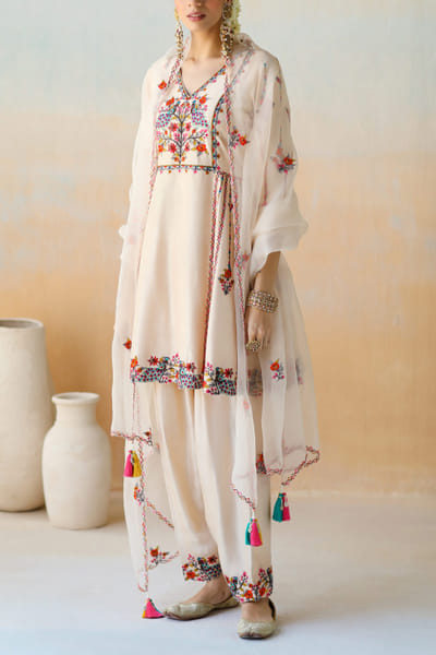 Aman Takyar Ivory embroidered kurta set ATASEPT2221