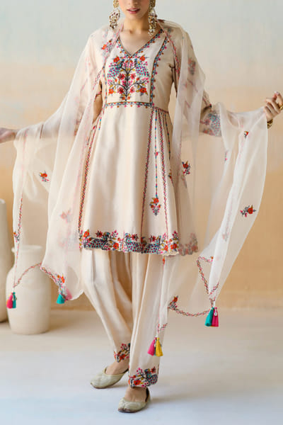 Aman Takyar Ivory embroidered kurta set ATASEPT2221