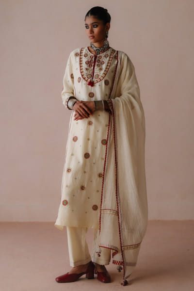 Ivory embroidered chanderi kurta set