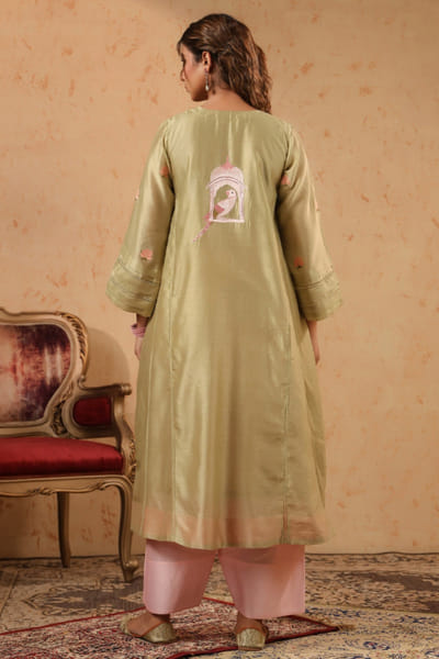 Anshu Wadhwa Earthy green embroidery chanderi kurta set ANSJAN26D137318