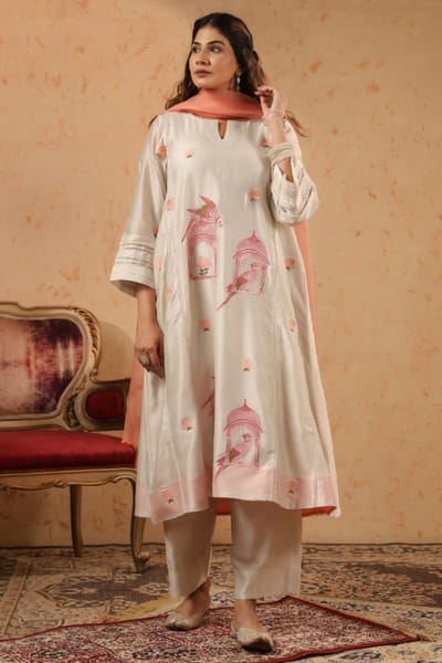 Anshu Wadhwa Pearl white embroidered chanderi kurta set ANSJAN26D137319