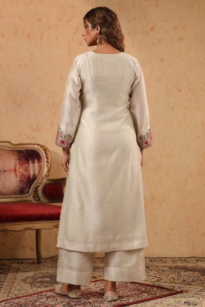 Anshu Wadhwa Pearl white resham embroidered kurta set ANSJAN26D137320