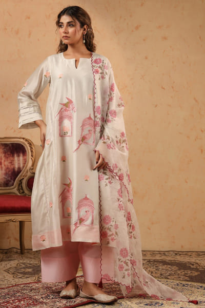 Anshu Wadhwa Pearl white embroidery chanderi kurta set ANSJAN26D137321