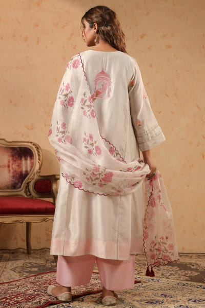 Anshu Wadhwa Pearl white embroidery chanderi kurta set ANSJAN26D137321