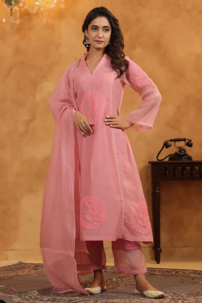 Pink dori and lace embroidered kurta set