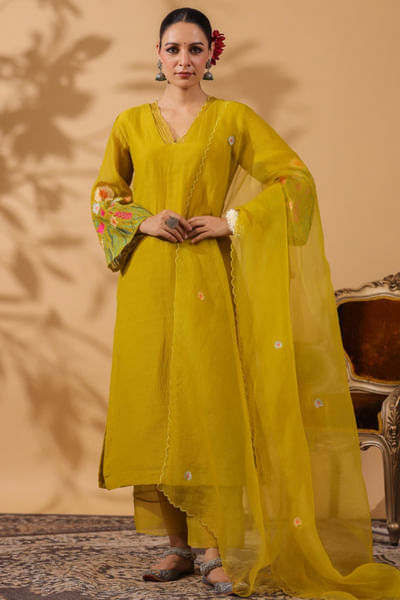 Mehendi green embroidered chanderi kurta set