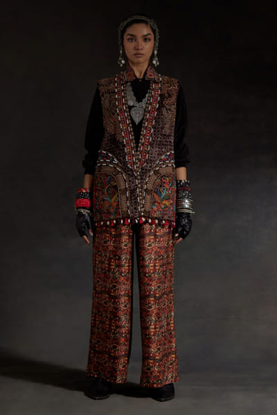 Multicolour thread embroidered jacket set