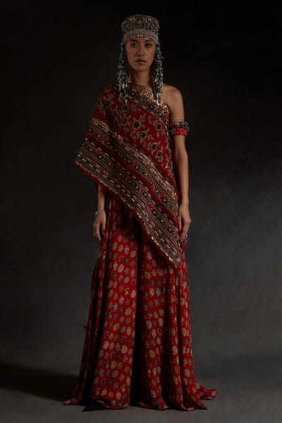 Red zari embroidered skirt set