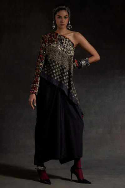 Black embroidered skirt set