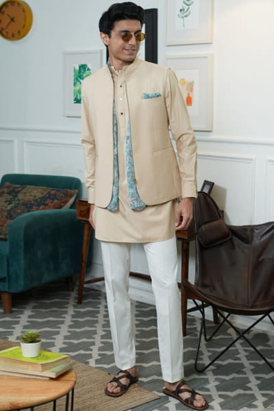 Beige perennial wool bandi