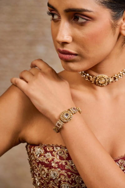 Tarun Tahiliani Gold emerald stone studded bracelet TARJAN26D235564