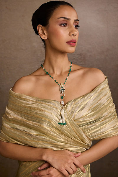 Emerald stone and pearl encrusted necklace