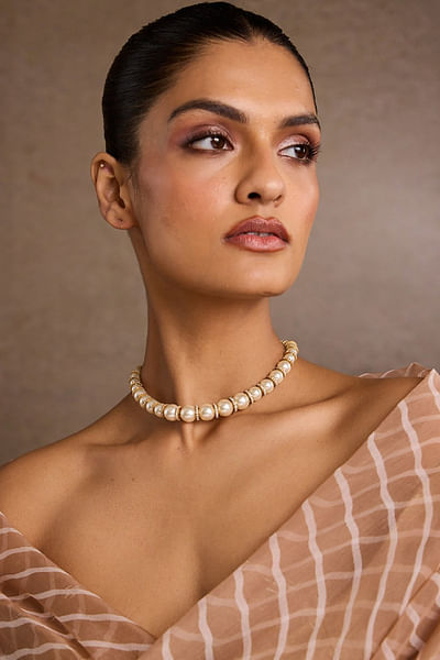 Silver pearl choker necklace
