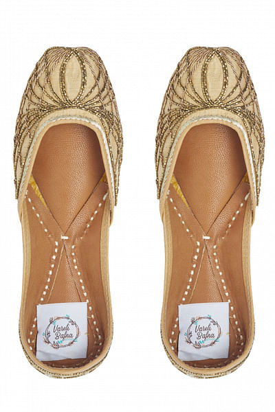 Gold embroidered juttis