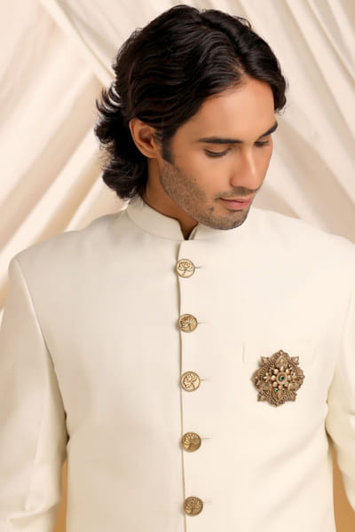 Oxidised antique gold floral bull gem brooch