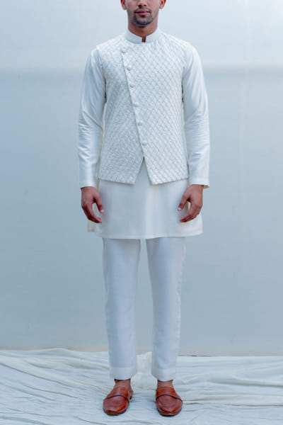 Milky white bandi and kurta set