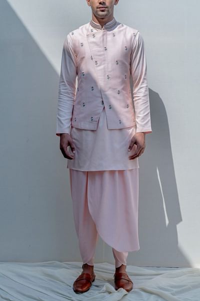 Peach kurta and embroidered bandi set