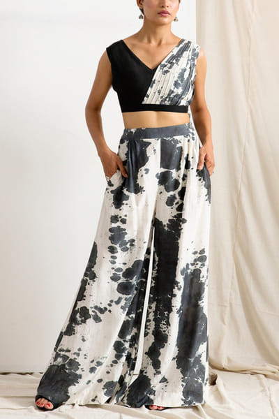 Monochrome concept sari set