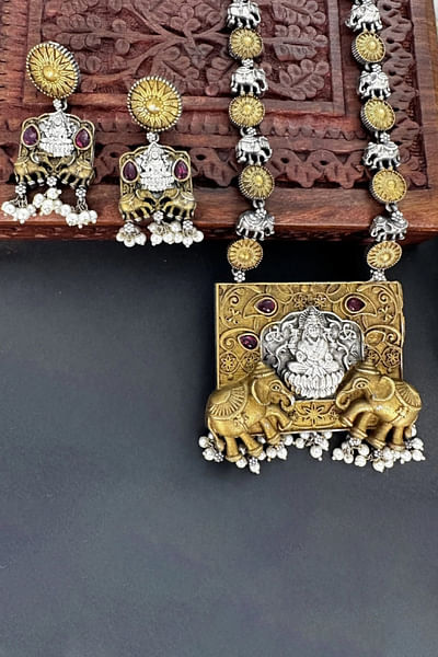 Multicolour stone embellished necklace set