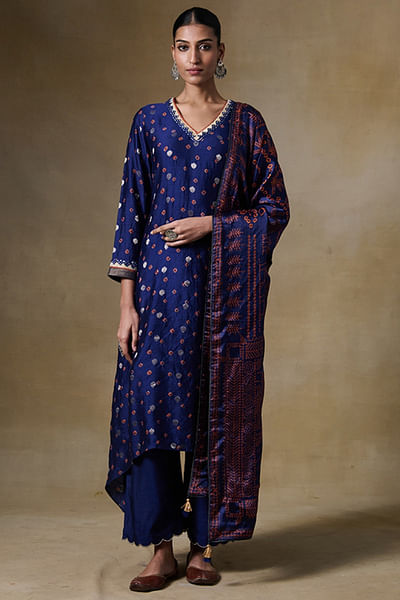 Blue zari embroidered kurta set