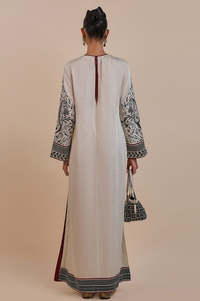 JJV.Kapurthala By JJ Valaya Ivory jamavar print embroidered kaftan JJVMAY26D144371