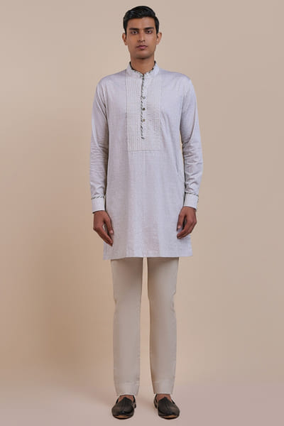 JJV.Kapurthala By JJ Valaya Warm ivory pintuck kurta JJVMAY26D143988