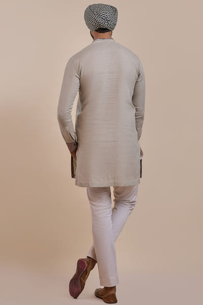 JJV.Kapurthala By JJ Valaya Ivory linen kurta JJVMAY26D143994