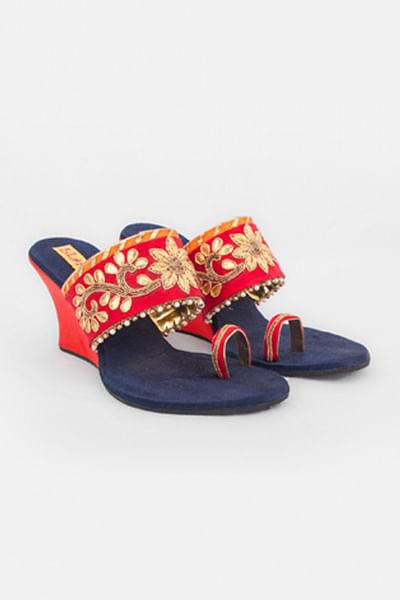 Multicoloured embroidered wedges