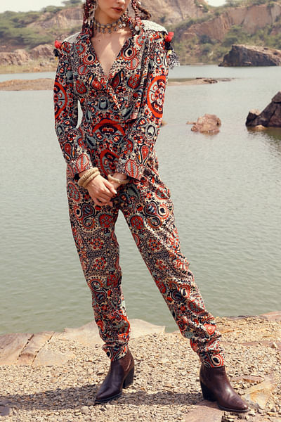 Red printed crop jacket and trousers