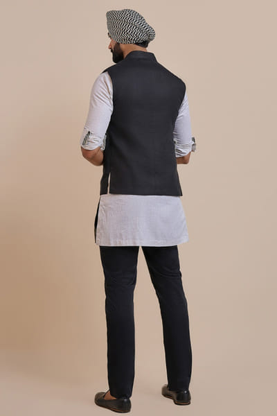JJV.Kapurthala By JJ Valaya Noir embroidered brooch Nehru jacket JJVMAY26D143998