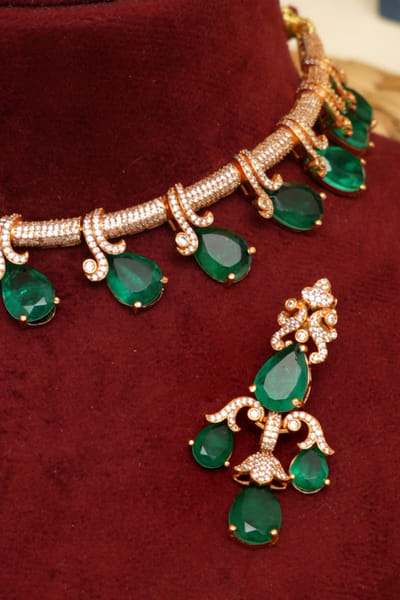 Beryachi Multicolour emerald stone kundan necklace set BERYMAY26D143878