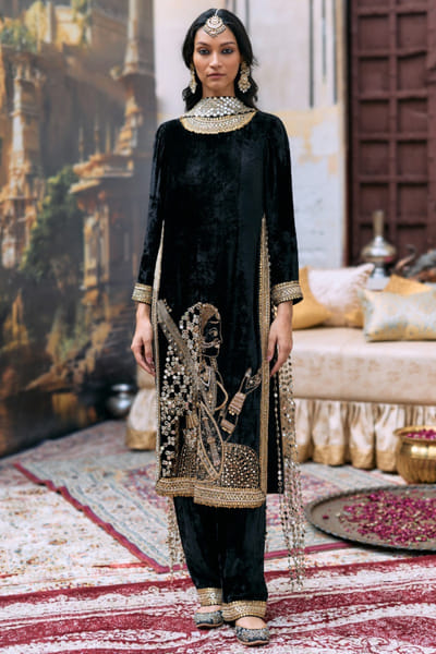 Black embroidered velvet kurta set