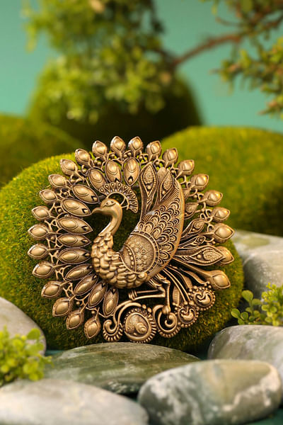 Antique gold dancing peacock brooch