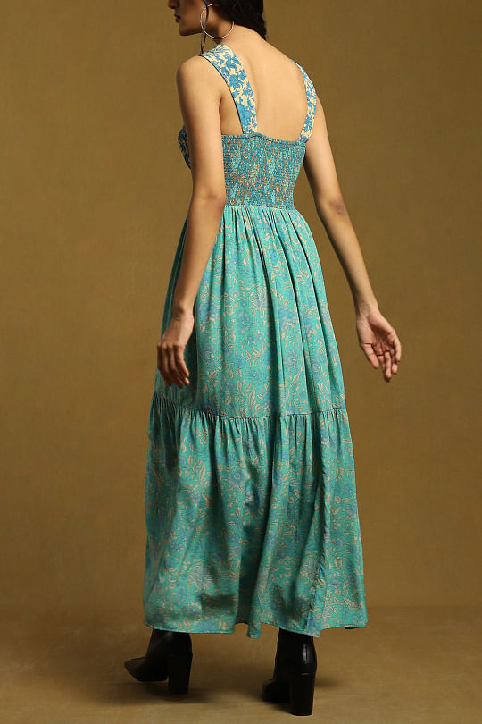 Buy Ritu Kumar Outfits | Lehenga, Sarees, Suits, Kurtas
