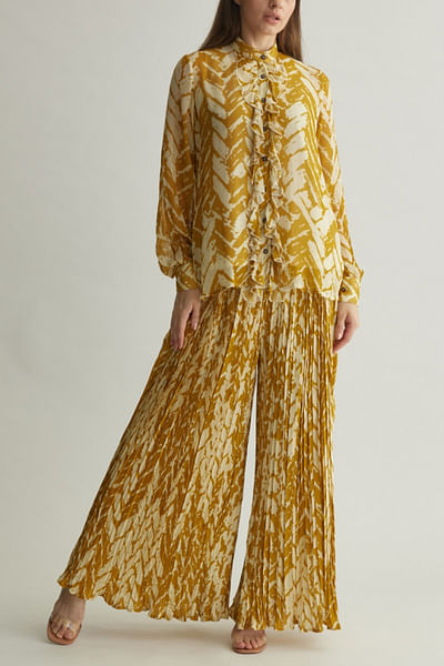 Beige and mustard chevron print crinkled pants
